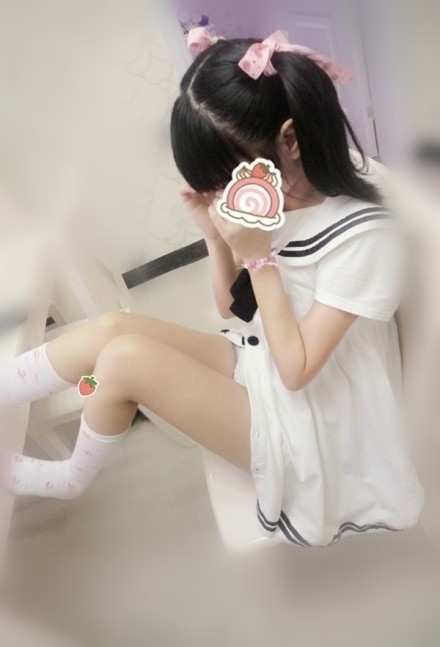 莉控  小咕嚕  155cm  Bcup 18歲  38kg1.jpg